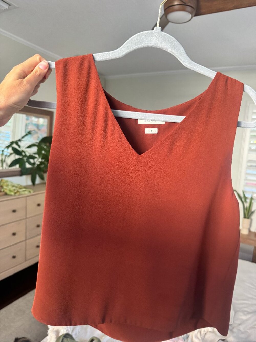 Aritzia Babaton V-Neck Sleeveless Top Small Rust Terracotta